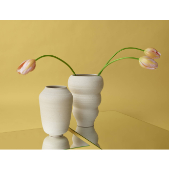 RO COLLECTION Hand Turned Vase curved vanilla