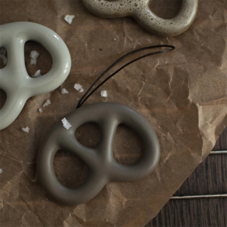 DBKD Baumschmuck Brezel dust