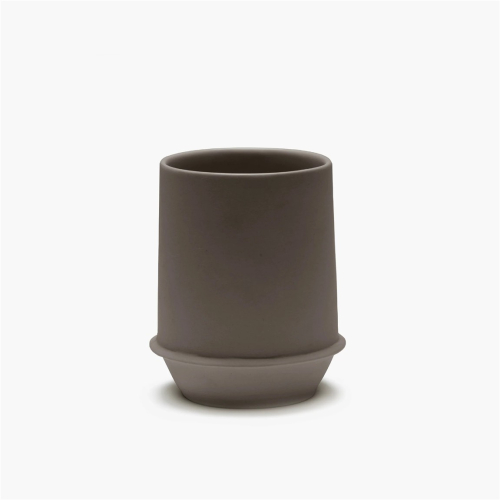 B4023215 serax mug slate dune becher porzellan braun interior designerin kelly wearsler