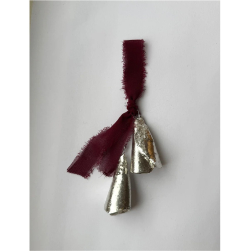 Studio Formbart tin ornament double bell weihnachtsglöckchen aus zinn 3-4cm mit bordeauxfarbenem Band