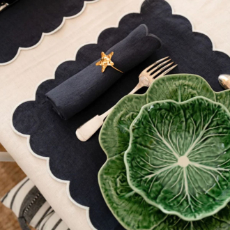 TOMÈTE Scalloped Linen Placemat slate blue